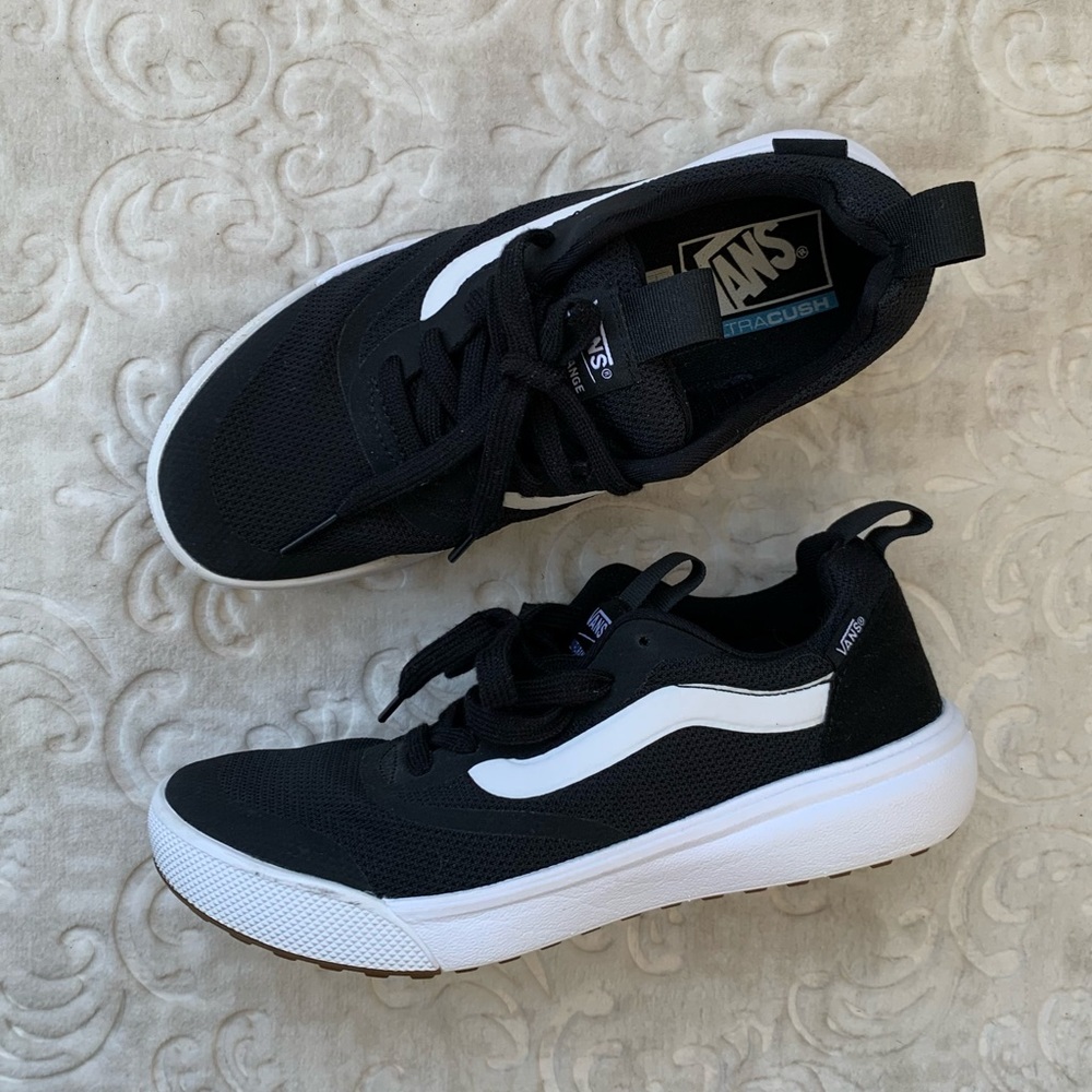 NWOT Vans shoes size 8 black